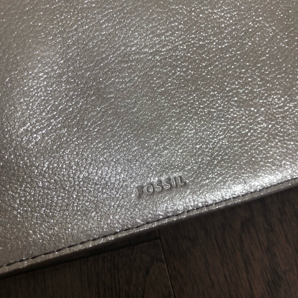 *Metallic Gold LEATHER Fossil Taupe Pouch / Clutch* - Picture 9 of 12